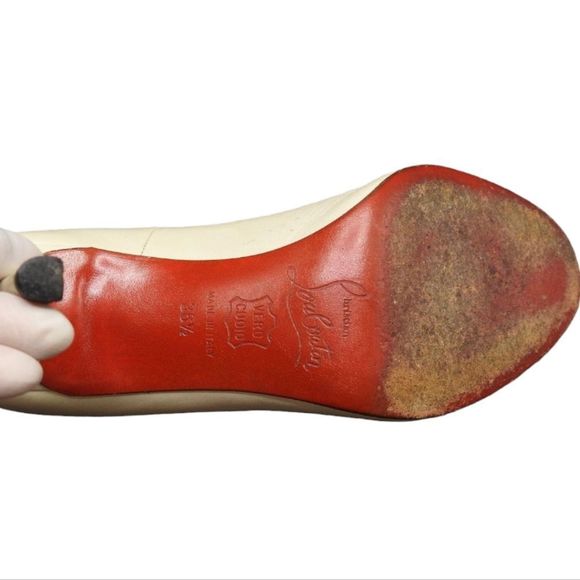 CHRISTIAN LOUBOUTIN Light Cream Off-White Round Toe Pump Size 6.5 - Picture 4 of 8